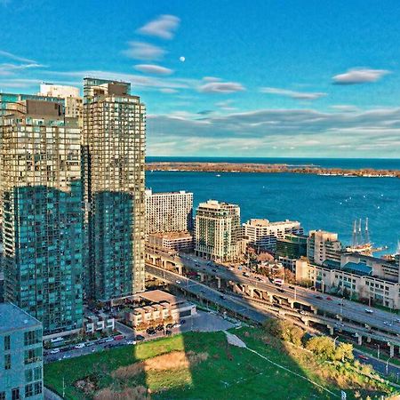 Guestic At Cityplace - Lake View & One Free Parking Toronto Dış mekan fotoğraf