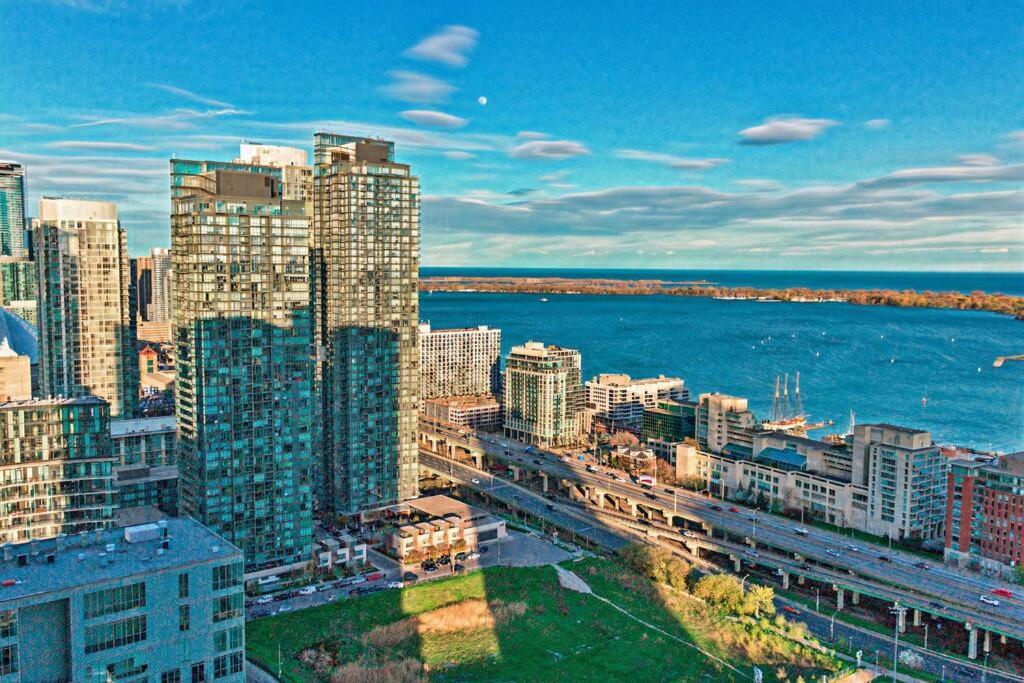 Guestic At Cityplace - Lake View & One Free Parking Toronto Dış mekan fotoğraf